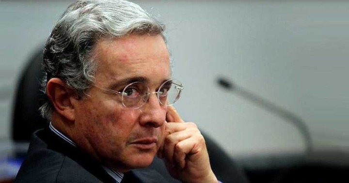 Uribe en casa por carcel, que tristeza😔